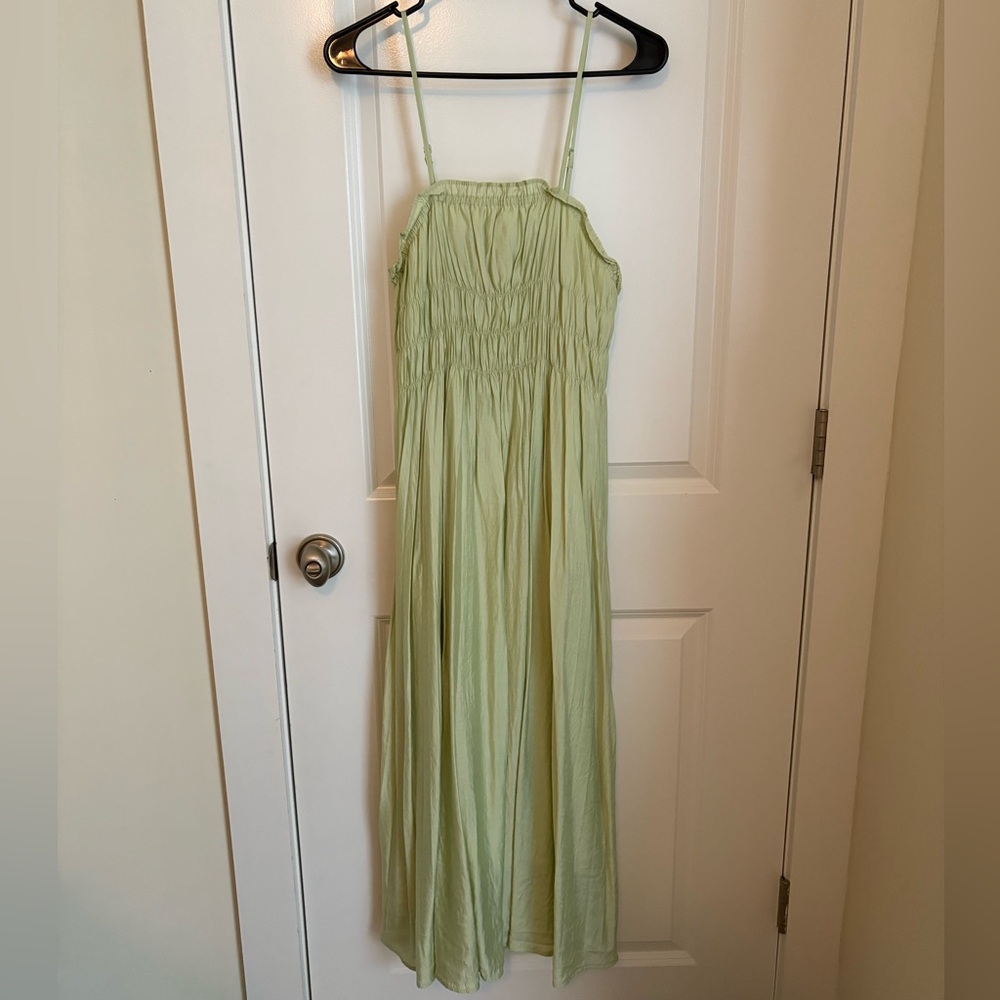 LISTICLE | RUCHED MIDI DRESS PASTEL GREEN | LARGE